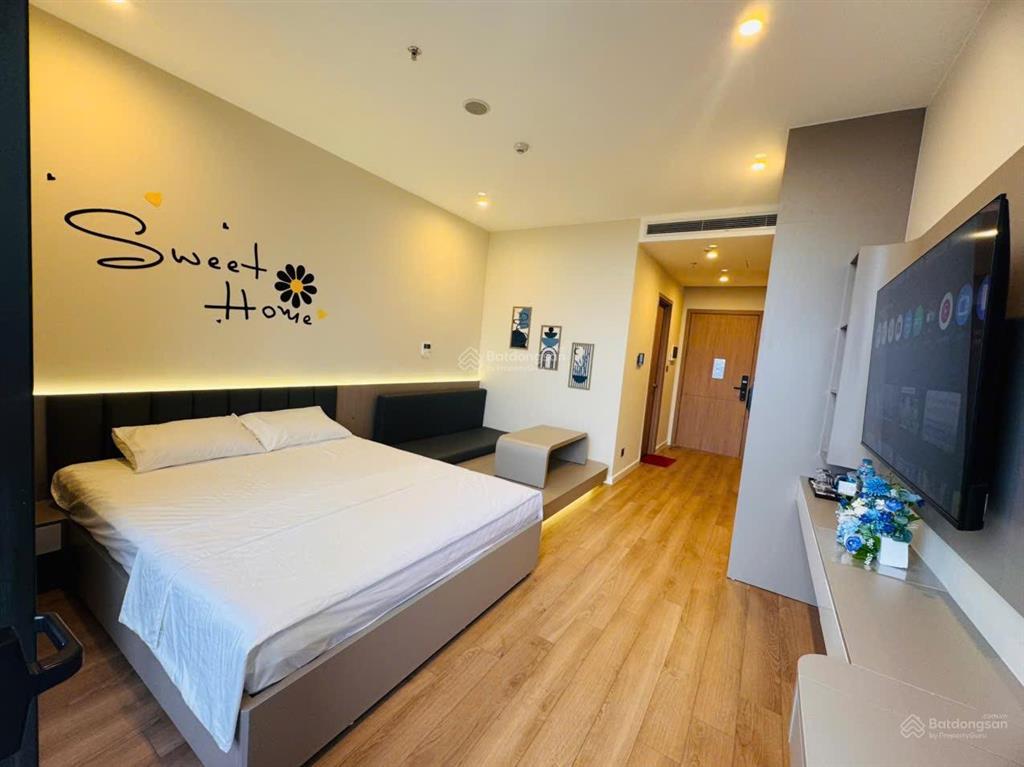 Cho thuê 1 năm studio ở ngay, tiện ích 5*, cách biển 300m, gần bãi cháy