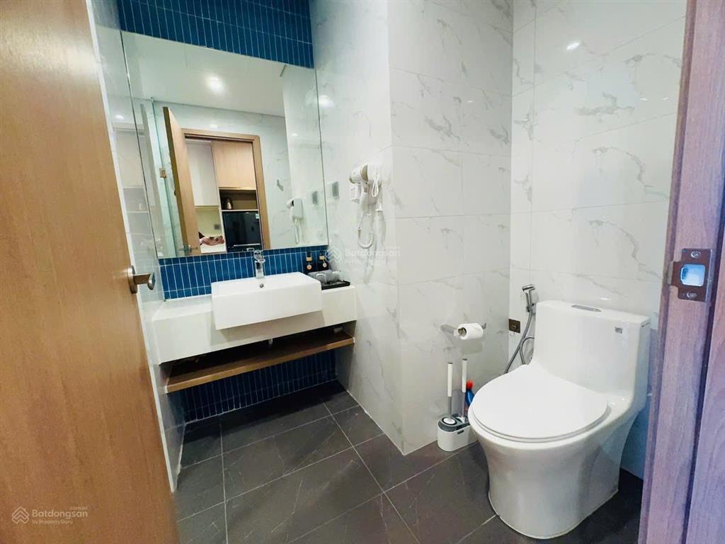 Cho thuê 1 năm studio ở ngay, tiện ích 5*, cách biển 300m, gần bãi cháy
