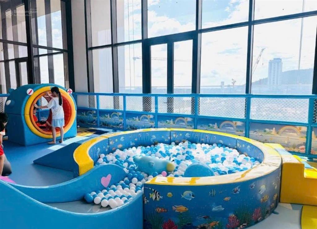 Cho thuê 1 năm studio ở ngay, tiện ích 5*, cách biển 300m, gần bãi cháy