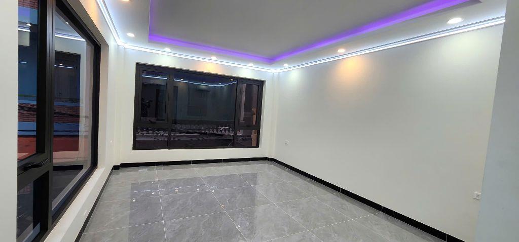BÁN NHÀ 7 TẦNG, GÓC 3 MẶT ĐƯỜNG, SỐ 4 NGÕ 521 NGUYỄN TRÃI. LH:0393111533 HOẶC 0934306688.
