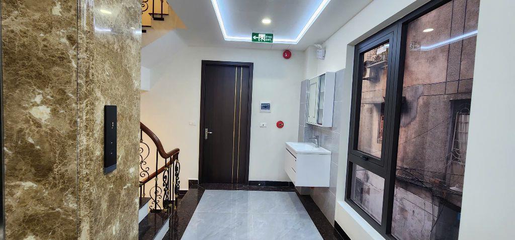BÁN NHÀ 7 TẦNG, GÓC 3 MẶT ĐƯỜNG, SỐ 4 NGÕ 521 NGUYỄN TRÃI. LH:0393111533 HOẶC 0934306688.