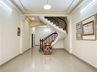 Nhà ngon, xe hơi tới cổng, diện tích hơn 60m2,trước dòng tiền 300tr/năm