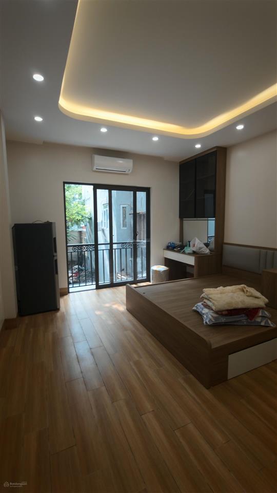 Chính chủ bán nhà ngõ 213 phố tân mai, nhà mới 6,5t thang máy, 10m ra mặt phố ô tô tránh nhau.