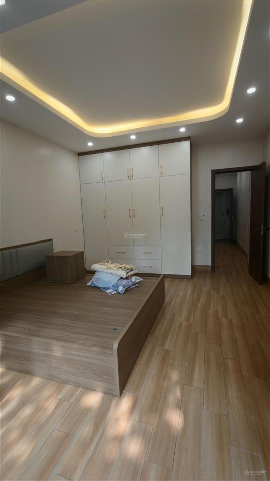Chính chủ bán nhà ngõ 213 phố tân mai, nhà mới 6,5t thang máy, 10m ra mặt phố ô tô tránh nhau.