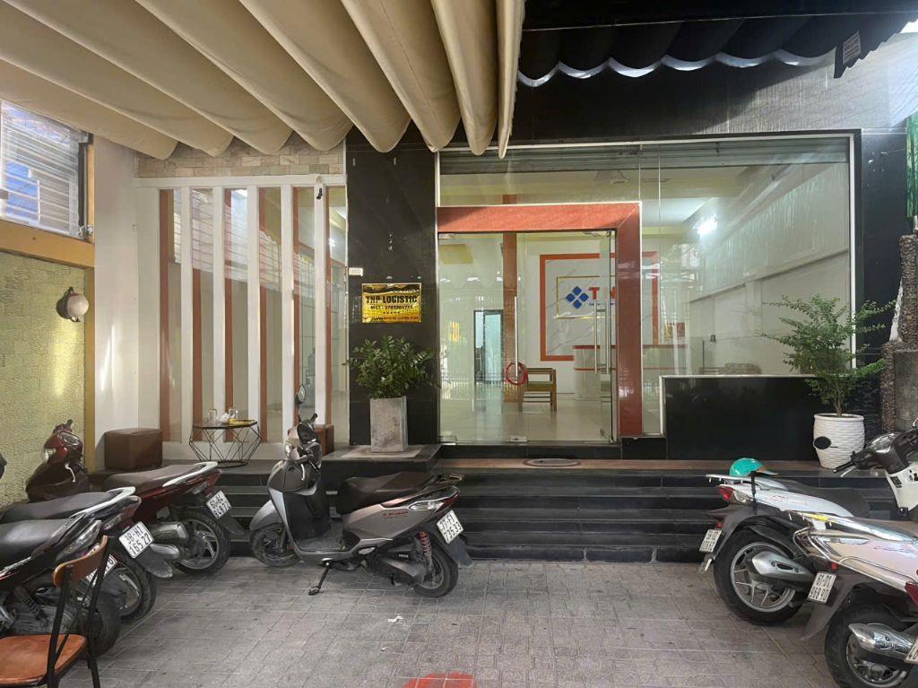 CHO THUÊ MẶT BẰNG KINH DOANH TẦNG 1 - DT120M2 - 15TR/TH Lh:0906960289 - 0878242424.