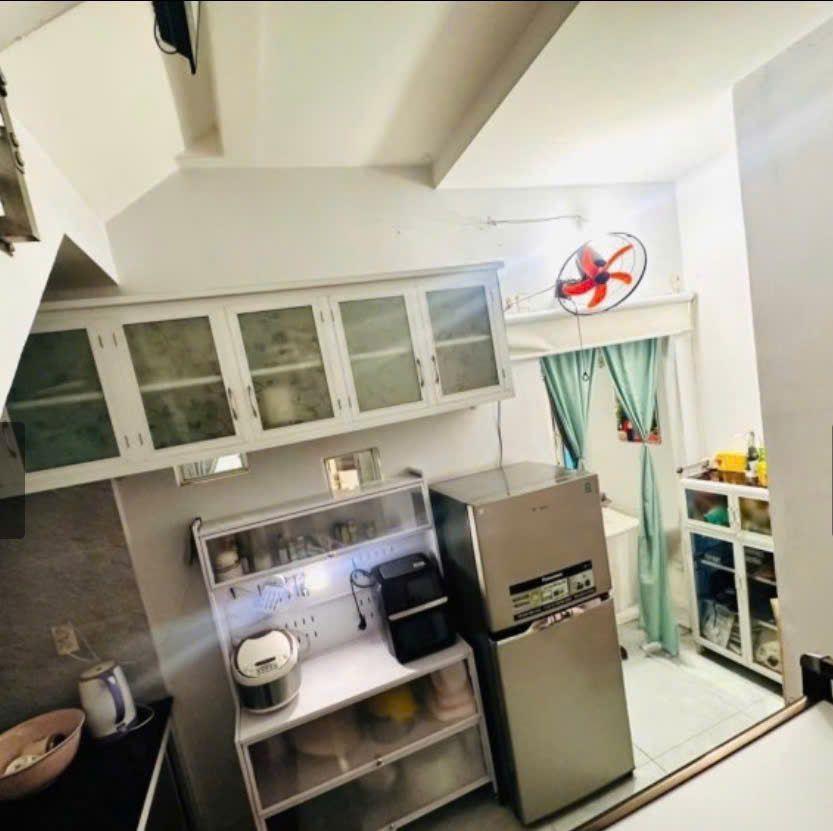 Nhà 2 mặt thoáng 2 tầng - hoàn công đủ - ngang 5.8. lh:0966856870 