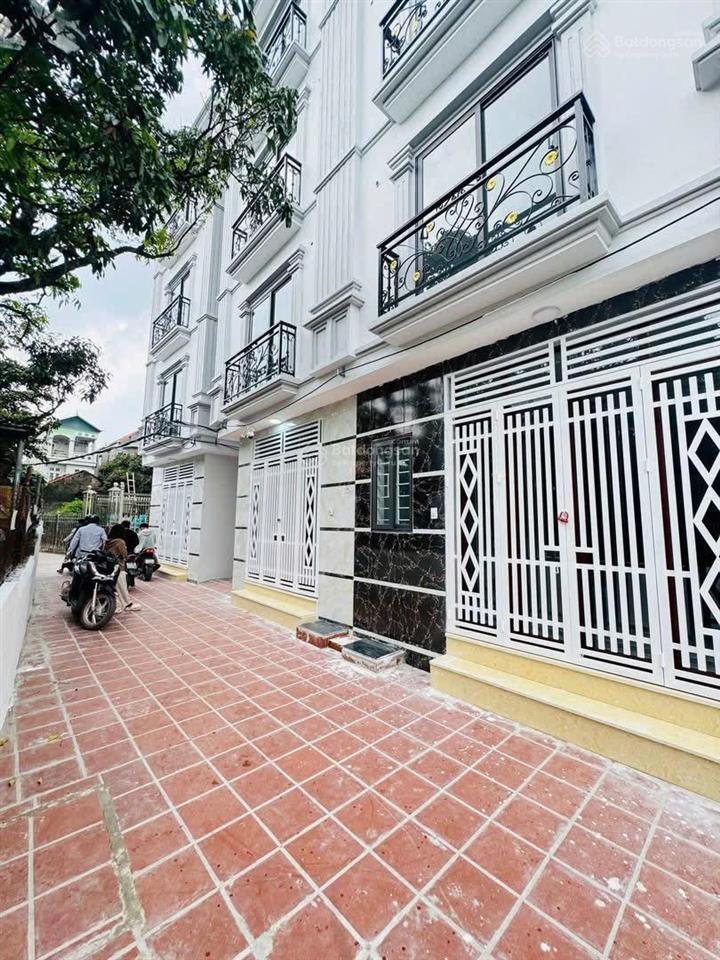 Nhà 4t*33m2 vị trí đẹp gần chợ phượng,đại học thể thao. ngõ nông,rộng ô tô vào tận nhà. giá 3,29 tỷ