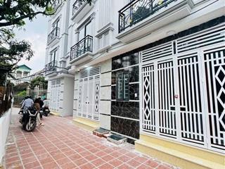 Nhà 4t*33m2 vị trí đẹp gần chợ phượng,đại học thể thao. ngõ nông,rộng ô tô vào tận nhà. giá 3,29 tỷ