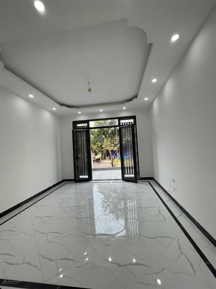 Nhà 4t*33m2 vị trí đẹp gần chợ phượng,đại học thể thao. ngõ nông,rộng ô tô vào tận nhà. giá 3,29 tỷ