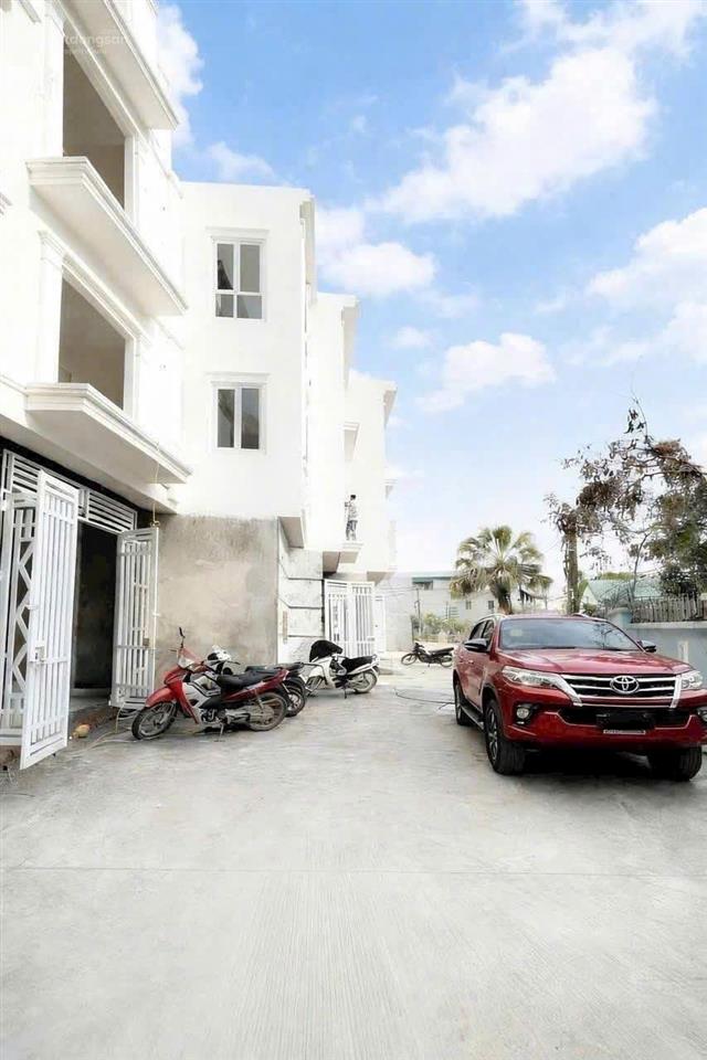 Nhà 4t*34m2 ngõ 6m ô tô đỗ cửa ngày đêm. sát sân vận động, cách 50m ra trường c12. giá chỉ 3,25 tỷ