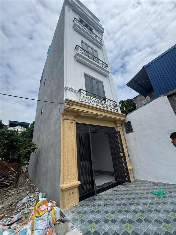 Nhà 4t*52m2 xây độc lập có sân cổng riêng, cách chợ chỉ 100m. gần đại lộ, vành đai 4. giá 4,45 tỷ