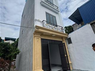 Nhà 4t*52m2 xây độc lập có sân cổng riêng, cách chợ chỉ 100m. gần đại lộ, vành đai 4. giá 4,45 tỷ