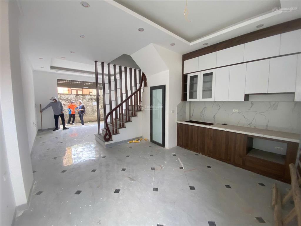 Nhà 4t*43m2 ngõ thông ô tô vào, khu vực trong đê đầy đủ mọi tiện ích, nhà 2 mặt thoáng. giá 5,25 tỷ