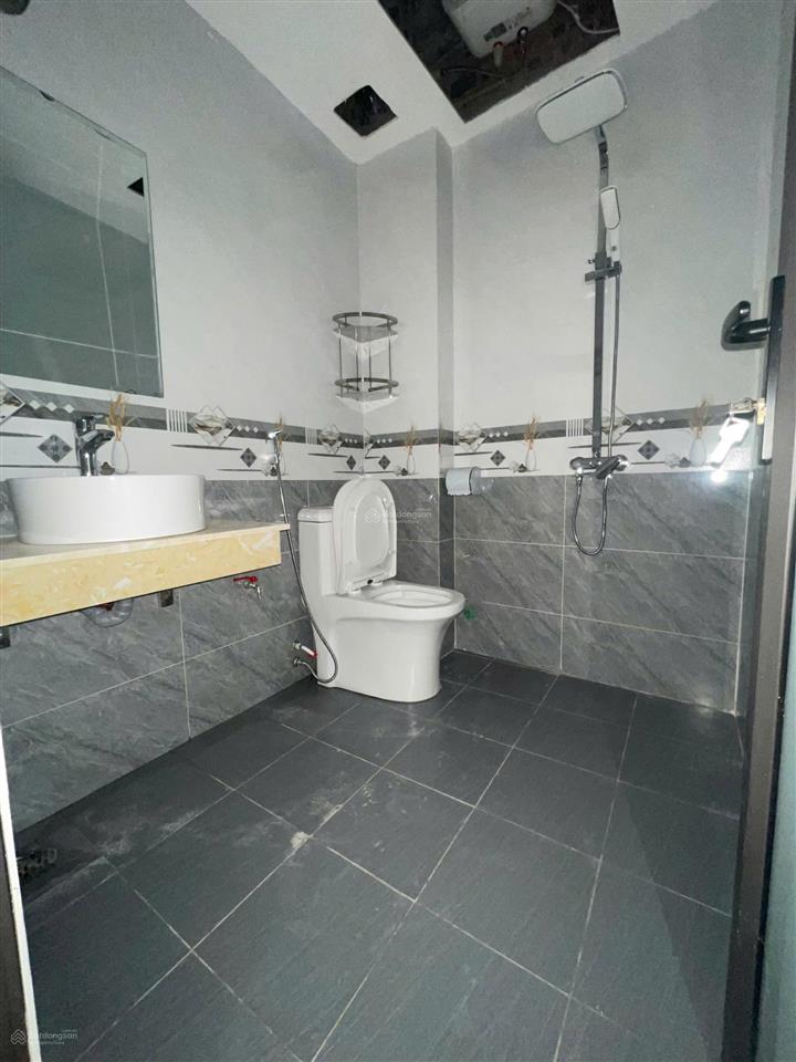 Nhà 4t*43m2 ngõ thông ô tô vào, khu vực trong đê đầy đủ mọi tiện ích, nhà 2 mặt thoáng. giá 5,25 tỷ