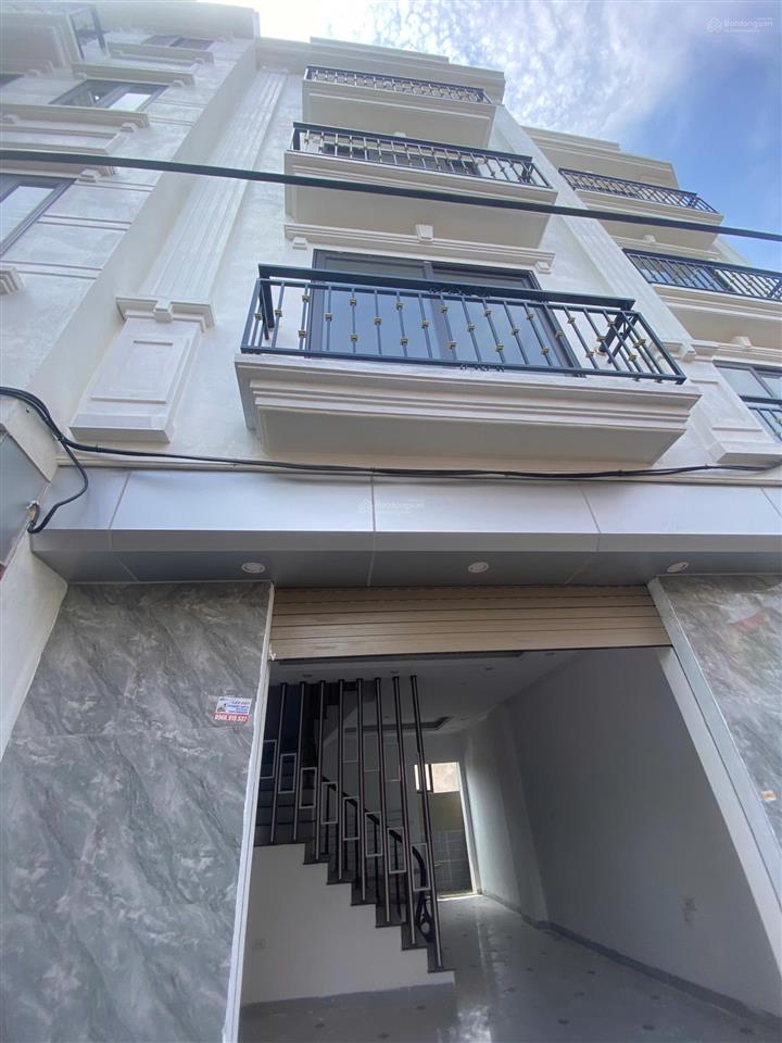 Nhà 4t*43m2 ngõ thông ô tô vào, khu vực trong đê đầy đủ mọi tiện ích, nhà 2 mặt thoáng. giá 5,25 tỷ