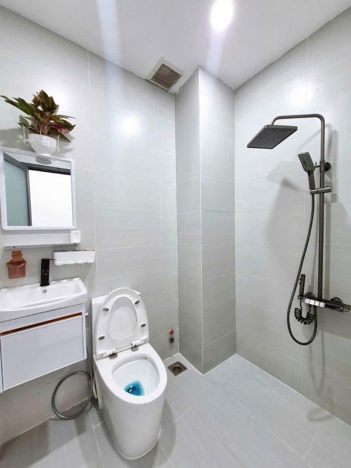 BÁN NHÀ KĐT 5 SAO CÁCH CHỢ BÌNH CHÁNH CHỈ 2KM (5,5 X 15) CHỈ 4.5 TỶ. LH:0908815596