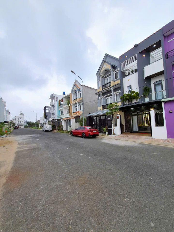 BÁN NHÀ KĐT 5 SAO CÁCH CHỢ BÌNH CHÁNH CHỈ 2KM (5,5 X 15) CHỈ 4.5 TỶ. LH:0908815596