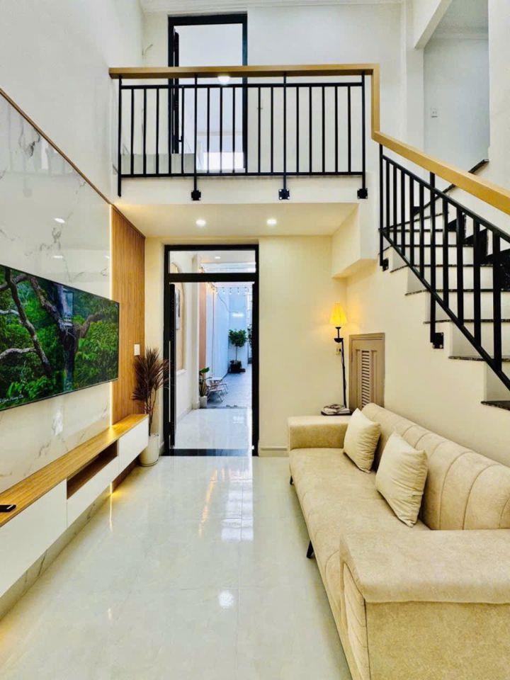 BÁN NHÀ HẺM BA GÁC ĐƯỜNG XVNT, Q.BÌNH THẠNH 123,5 M2 SHR CHỈ 5TỶ38. LH:0792022984.