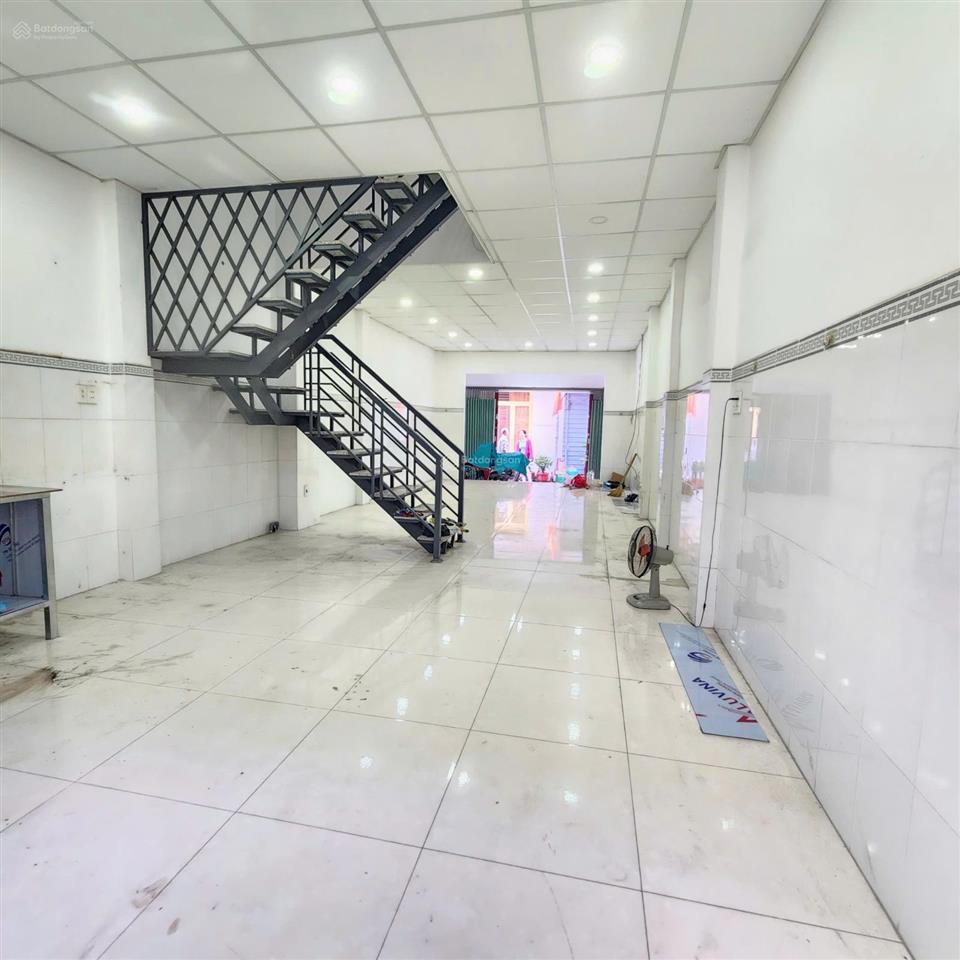 Cần bán gấp nhà 262/lũy bán bích  2 tầng  4.8m x 16m  hẻm thông  chỉ 5.5 tỷ