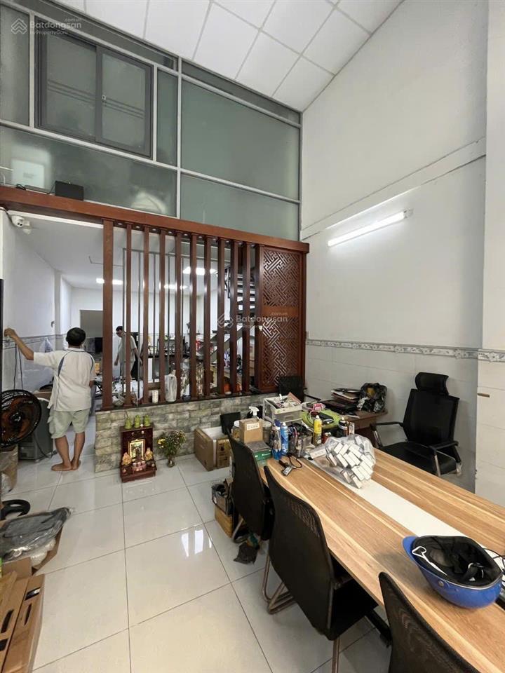 Chủ kẹt tiền cần bán gấp nhà lê văn quới, 2 tầng, 4m x 17m, hẻm xe tải, chỉ 5.5 tỷ