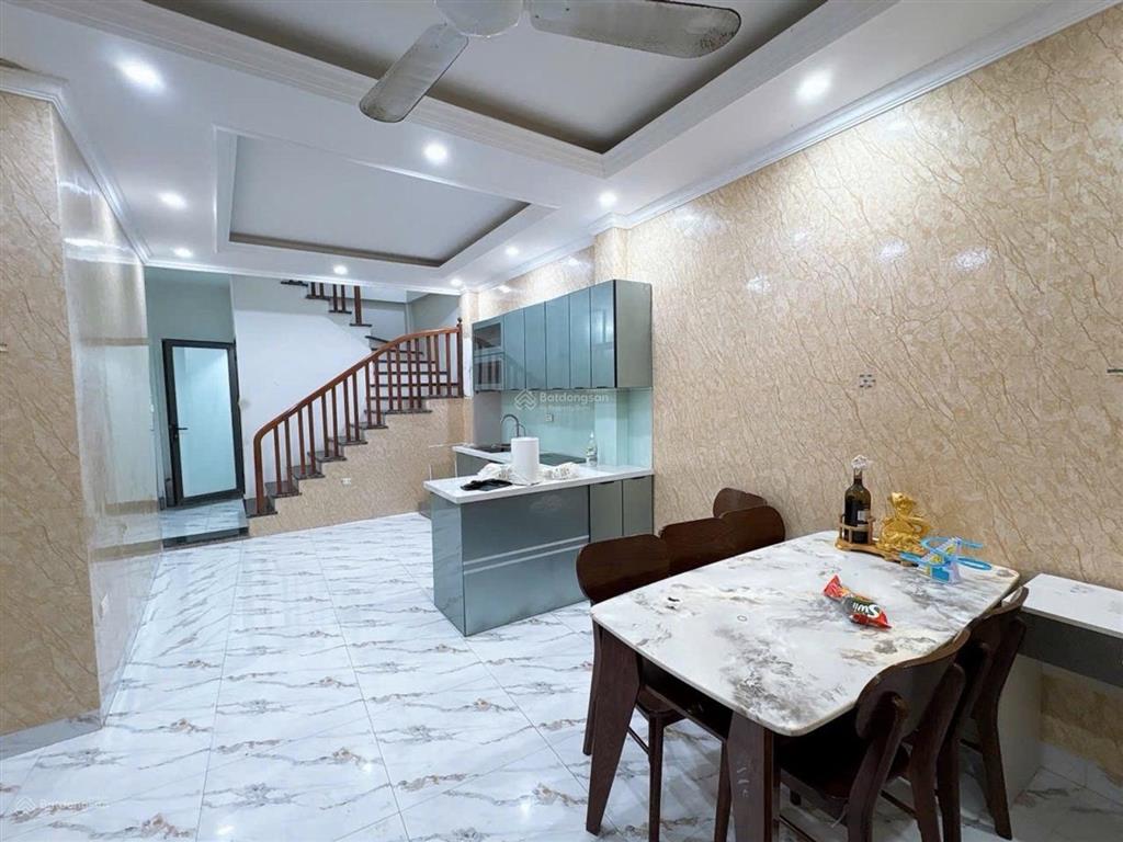Siêu hiếm! nhà p. bồ đề 67m2, mặt tiền rộng, dân xây kiên cố, cách phố cổ 10p, chưa đến 10 tỷ