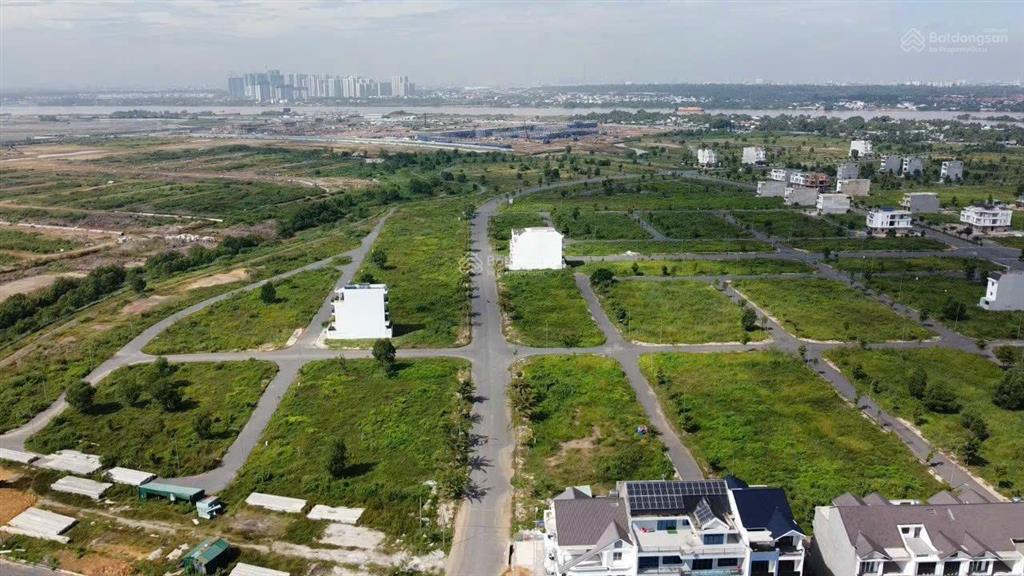 Một trong số ít lô trục thông 2ty5 100m2 hướng tây nam