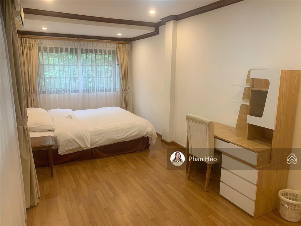 Villa oriental palace 33 tây hồ. 240m2 gồm 3 pn, 3vs. giá 75tr/th làm văn phòng hoặc để ở