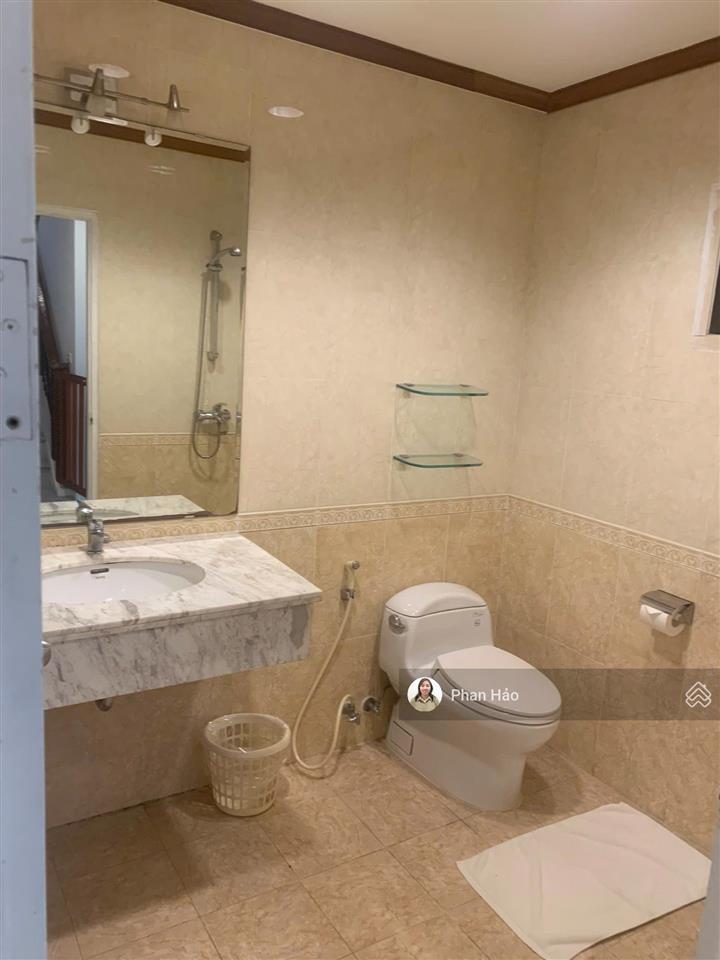 Villa oriental palace 33 tây hồ. 240m2 gồm 3 pn, 3vs. giá 75tr/th làm văn phòng hoặc để ở
