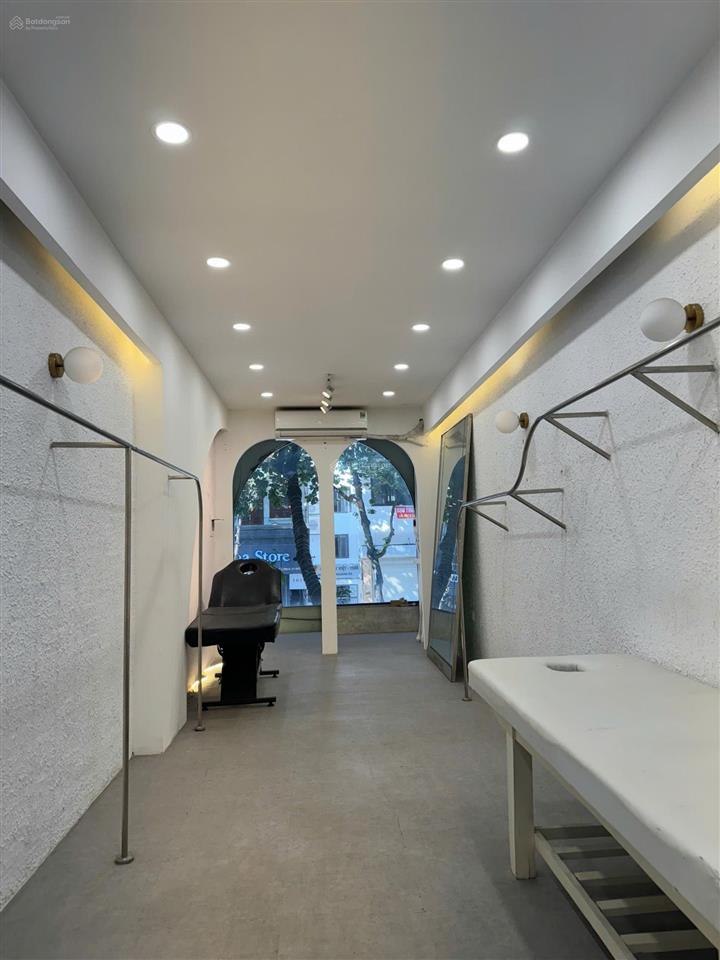 Cho thuê nhà nguyên căn phố huế, 35 m2 x 4 tầng, giá thuê 25tr/tháng. riêng biệt, nhận ngay