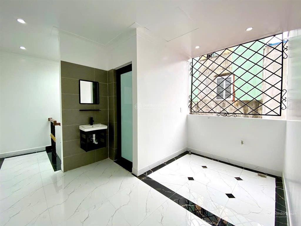 Bán gấp nhà riêng 3pn + 3wc tại ngõ 193 hồ sen thông ra chợ hàng 3,35 tỷ, 48m2 full đồ