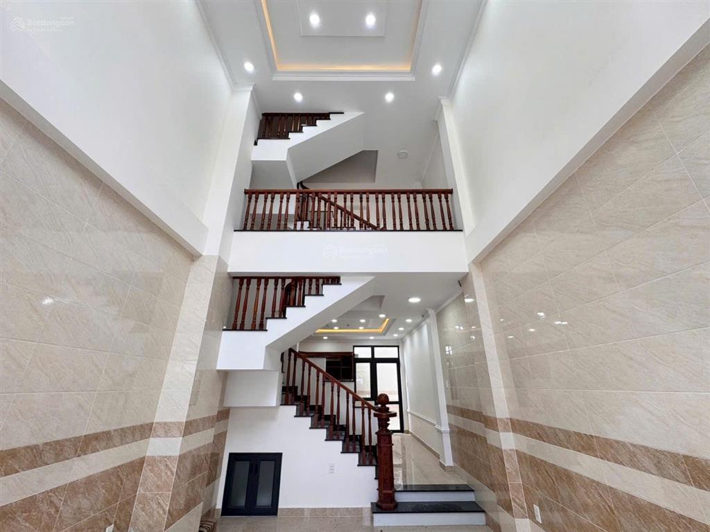 Nhà phố xây mới cực đẹp phù hợp ở  đầu tư ngay trục quốc lộ 13 thủ đức, shr giá 7,9 tỷ