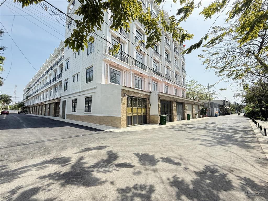 Nhà phố xây mới cực đẹp phù hợp ở  đầu tư ngay trục quốc lộ 13 thủ đức, shr giá 7,9 tỷ