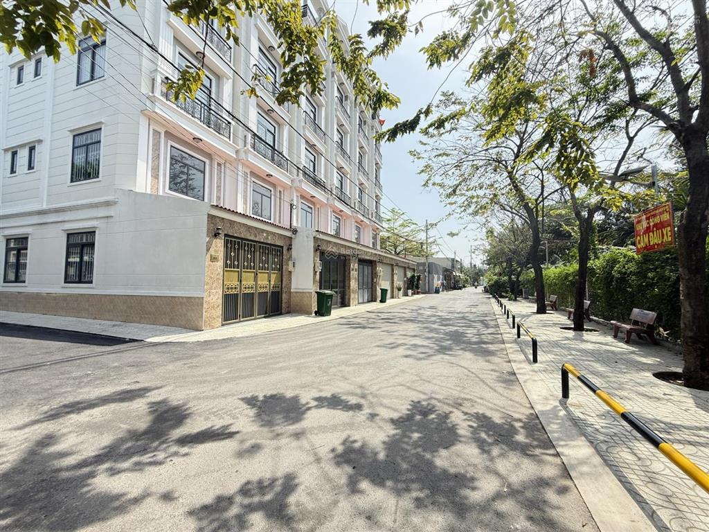 Nhà phố xây mới cực đẹp phù hợp ở  đầu tư ngay trục quốc lộ 13 thủ đức, shr giá 7,9 tỷ