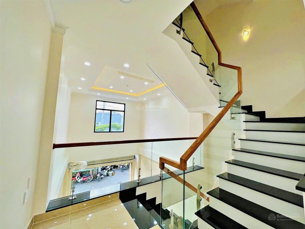 Nhà phố xây mới cực đẹp phù hợp ở  đầu tư ngay trục quốc lộ 13 thủ đức, shr giá 7,9 tỷ