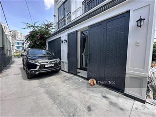 Bán nhà xây mới 3 lầu có thang máy ngay 520 quốc lộ 13 đối diện vạn phúc city