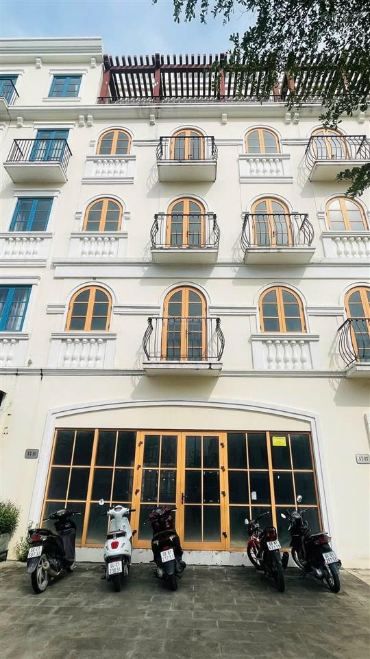 Bán shophouse ngắm pháo hoa. mua được giá tốt nên cũng sẽ nhượng lại giá đầu tư