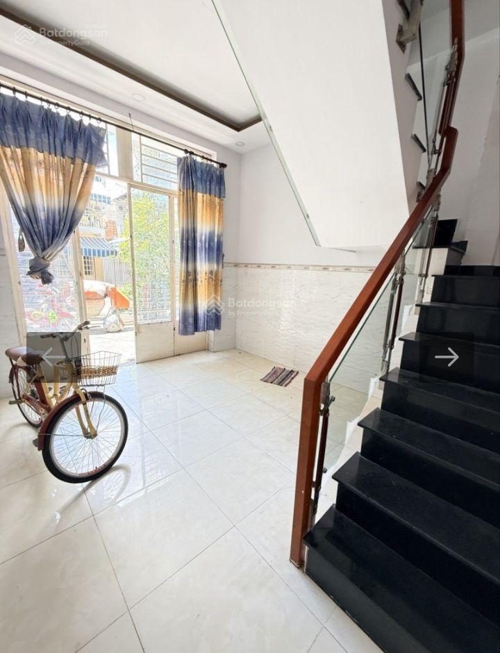 Bán nr 3 tầng tại âu cơ,giá thương lượng 3,65 tỷ, 28m2, 2pn, 2wc, 4x7= 28m2 alo 0965 177 *** vũ nam