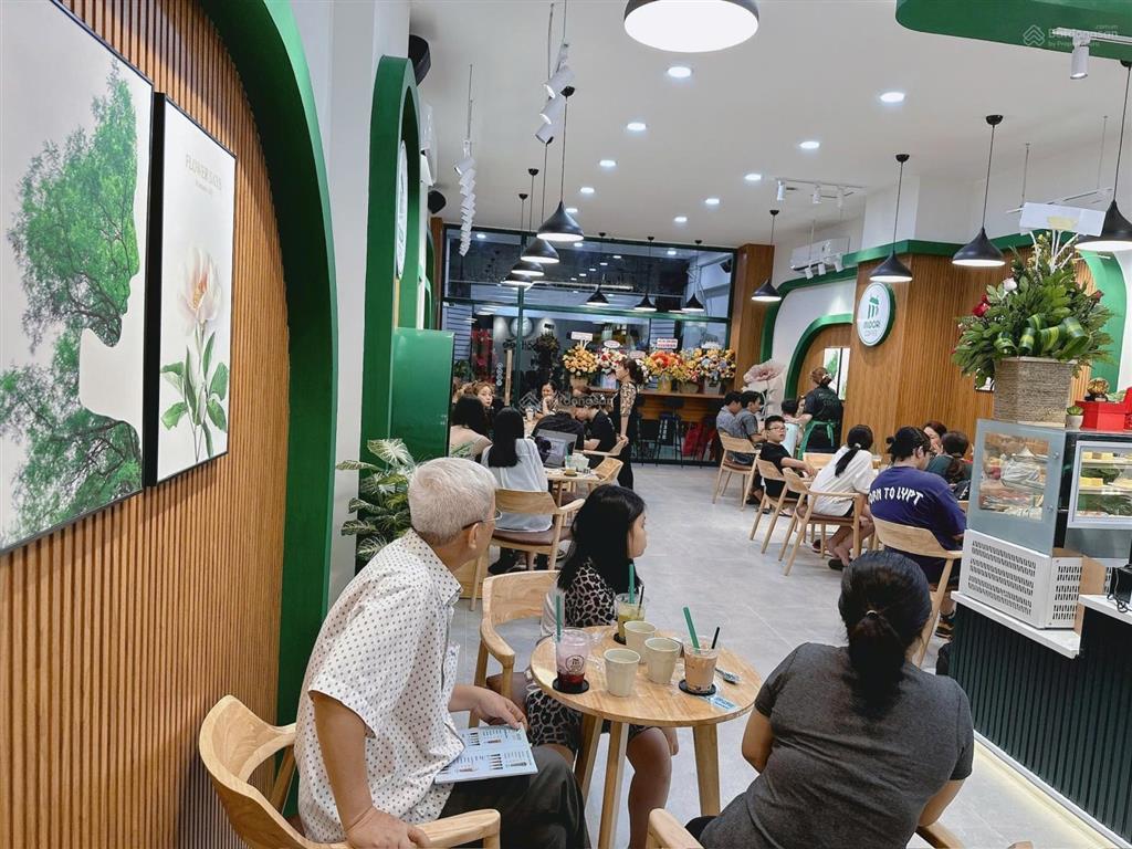 Chủ bể cần sang lại quán cà phê gấp mặt tiền đường khuông việt tân phú chỉ việc vào kinh doanh