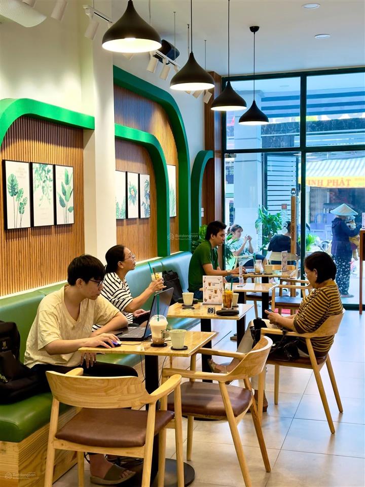 Chủ bể cần sang lại quán cà phê gấp mặt tiền đường khuông việt tân phú chỉ việc vào kinh doanh