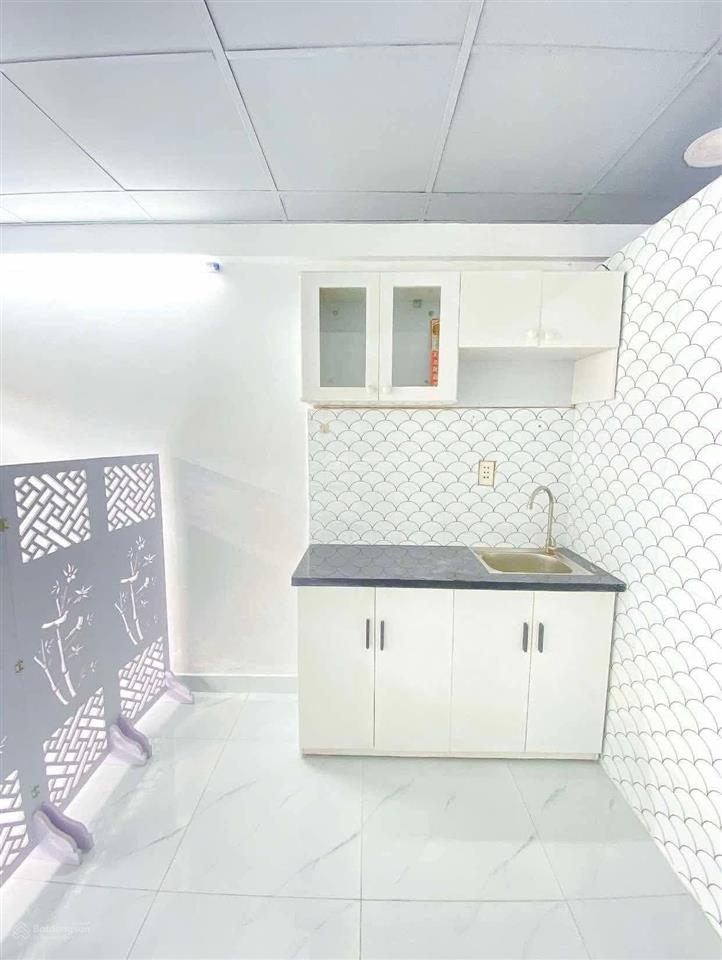 Bán nhà đẹp tại đội cung, hẻm xe hơi giá thương lượng 3,2 tỷ, 14.9m2, 2pn, 3wc, mặt tiền 5m