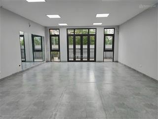Cho thuê nhà trần kim xuyến 100m2 5 tầng thông sàn có thang máy 70tr