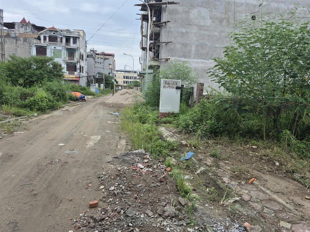 Mảnh đất dịch vụ còn sót lại gần khu biệt thự lideco