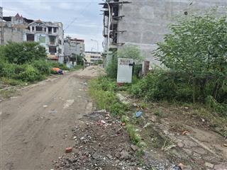 Mảnh đất dịch vụ còn sót lại gần khu biệt thự lideco