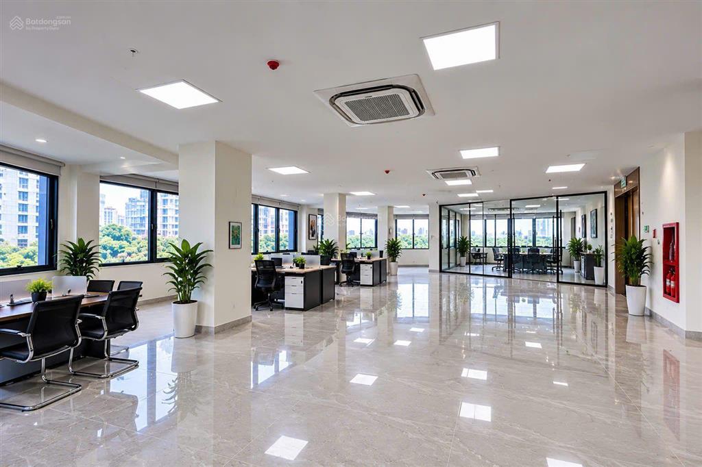 Giảm sốc 6 tỷ tòa văn phòng phạm văn đồng gần hoàng quốc việt lô góc mặt tiền 30m 8 tầng