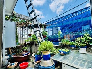 Nhà phạm văn bạch, khu chợ, 4,5 x 12 m  5 tầng. giá 8,5 tỷ
