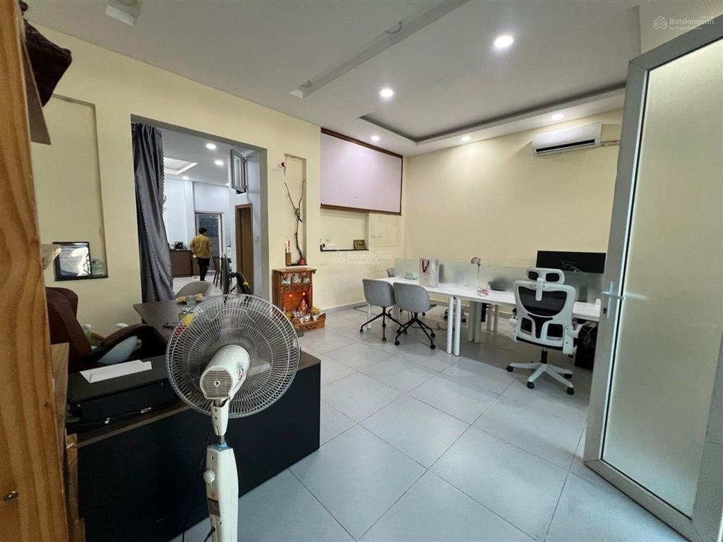 Nhà mặt tiền, chùa nghệ sĩ. 72m2. giá 6,9 tỷ