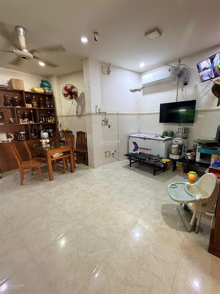 Nhà mt chợ đường thống nhất, gv. 100m2  6 tầng. 12,8 tỷ
