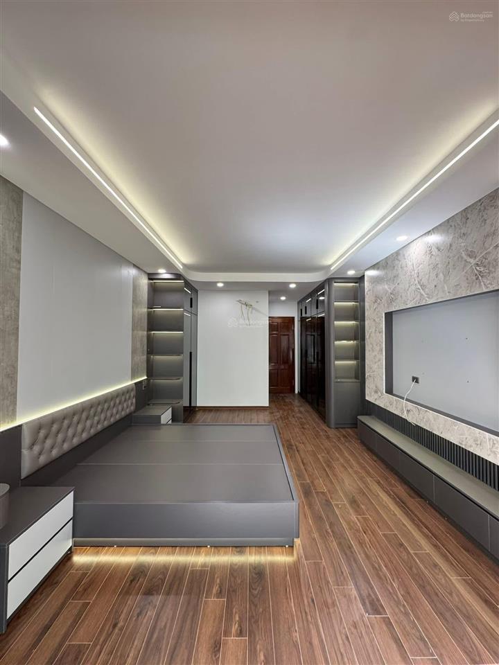 Nhà thuỵ khuê 43m*7t, mt 4.5m, lô góc, thang máy, ô tô vào nhà, 1 nhà ra phố, 2 thoáng, về ở ngay
