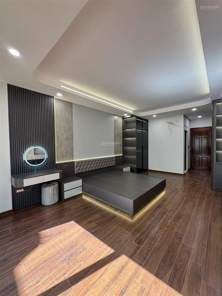 Nhà ngọc hà 50m*7t, mt 4m, thang máy, thông sàn, mặt ngõ 2m, 20m ra phố, qh ổn định, về ở ngay