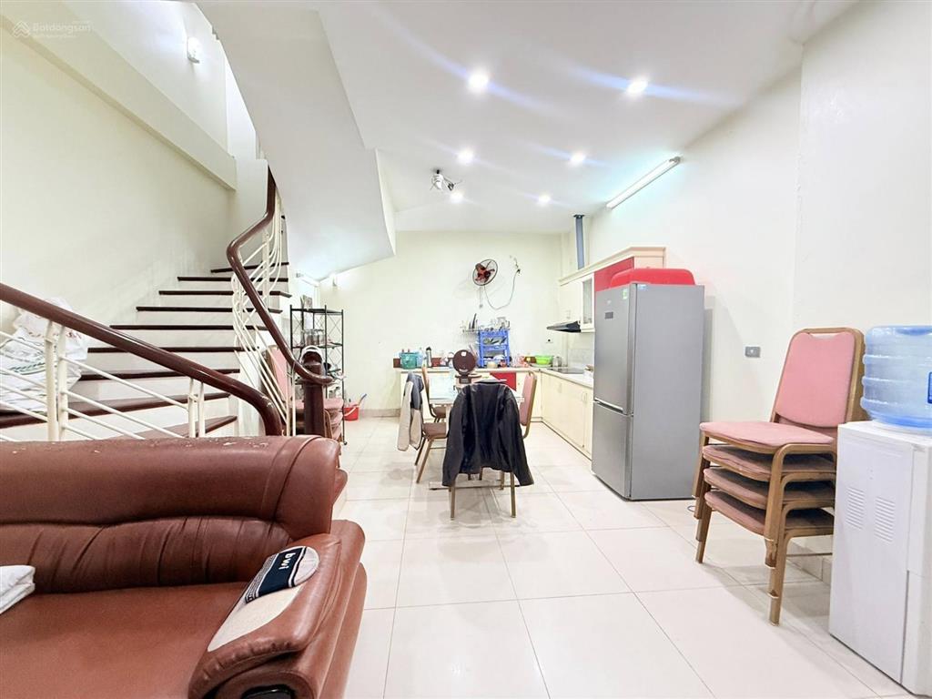 Nhà thuỵ khuê 50m*5t, mt 5m, ngõ 2.5m, đường trải nhựa, cách 30m ra phố, 2 thoáng, về ở ngay 12.5tỷ